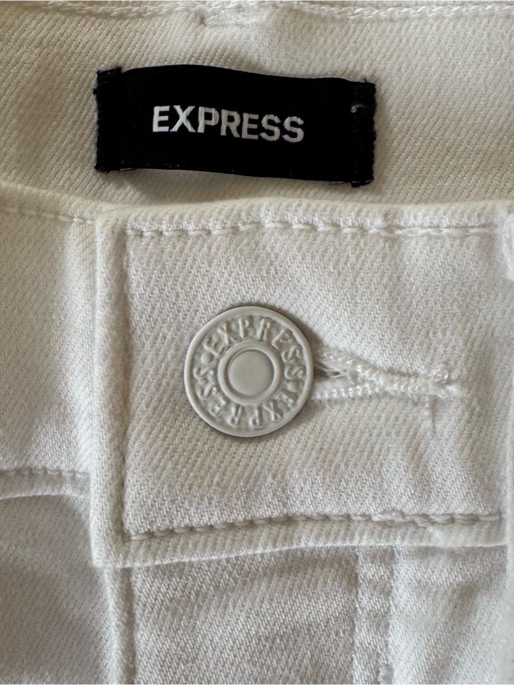Express Women's High Rise Shortie Hyper Stretch White Denim Shorts - Picture 3 of 4